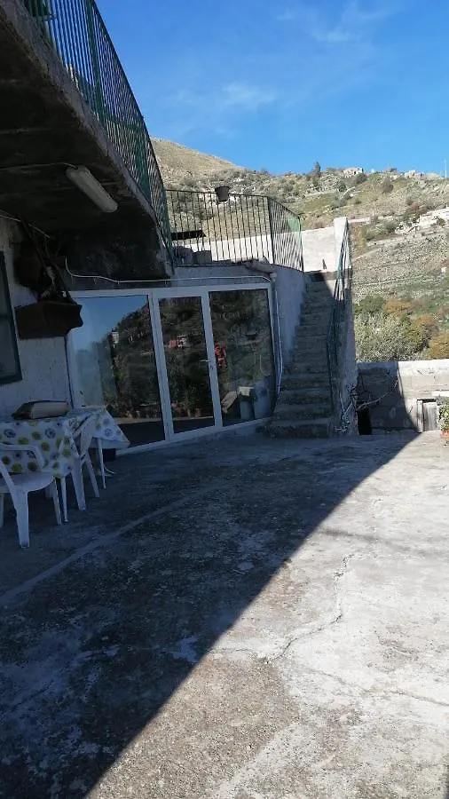 A Ceramarrotta Petralia Tra Taormina E Castelmola Daire 0*,