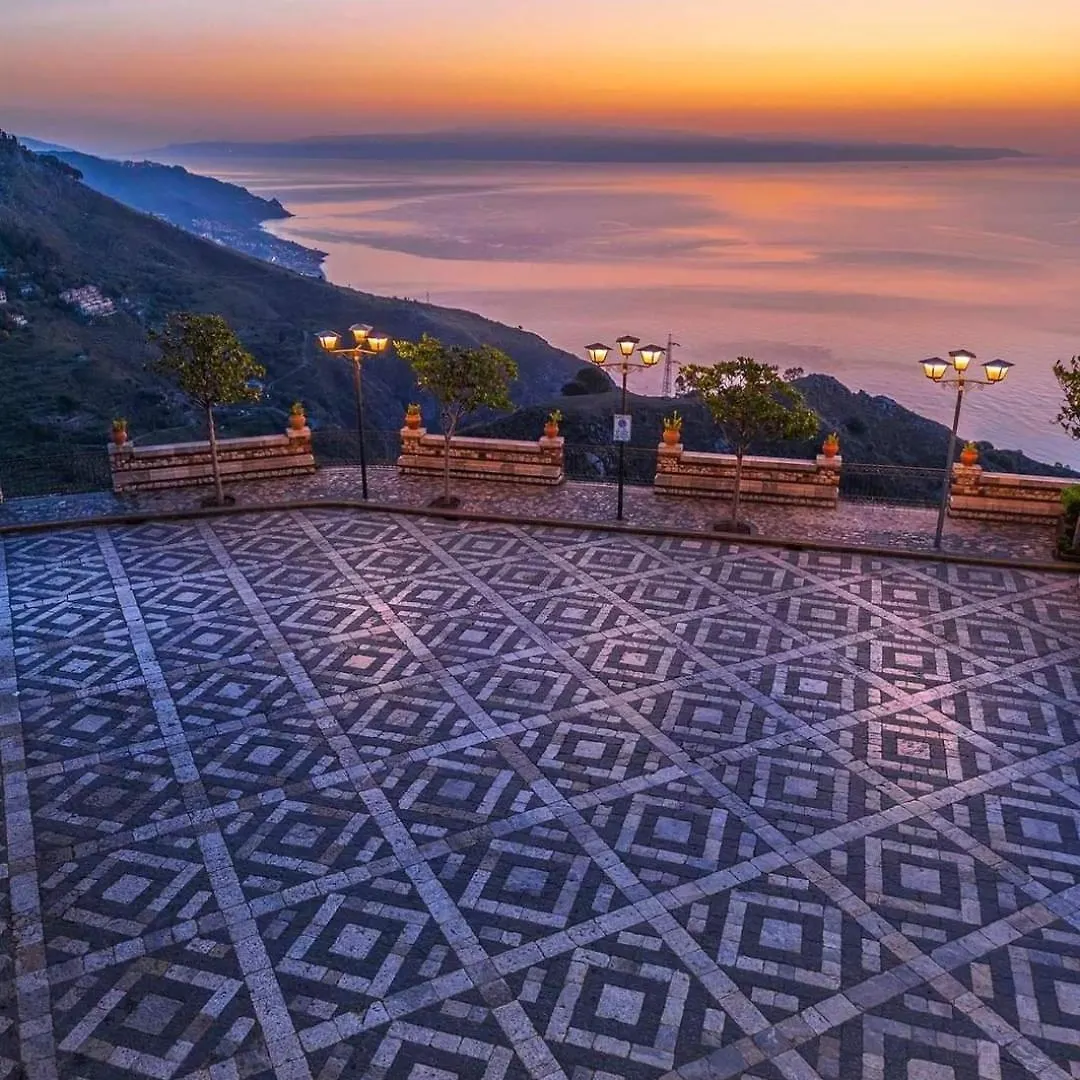 A Ceramarrotta Petralia Tra Taormina E Castelmola Daire
